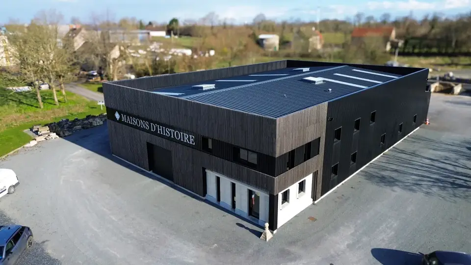 Équipe de Maisons d’Histoire sur un chantier de restauration en Normandie