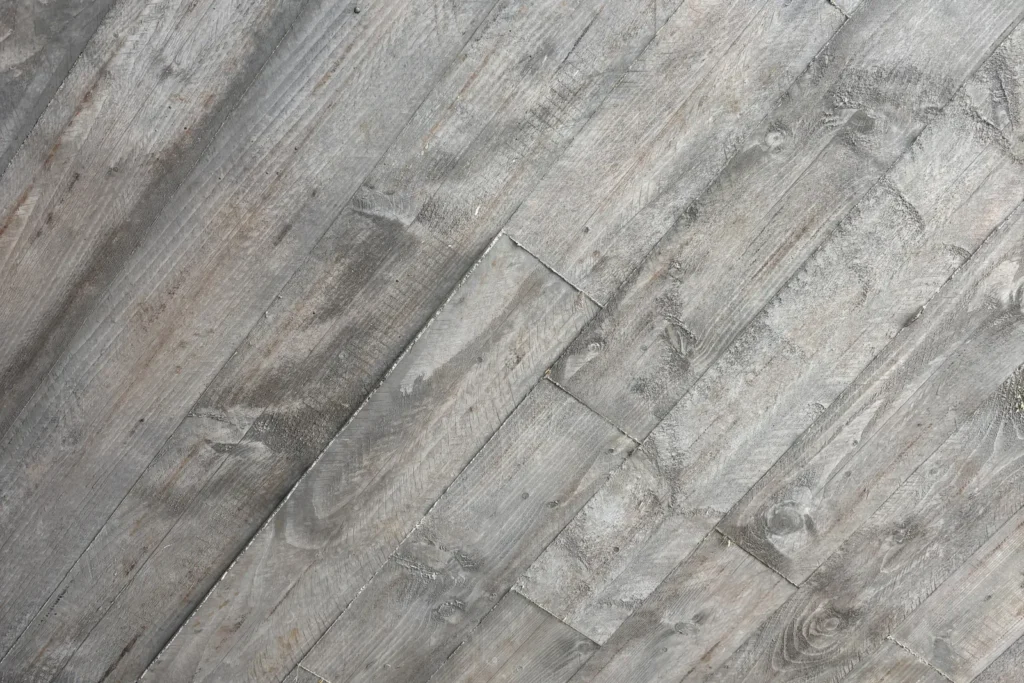 Plancher dalle pleine avec sous-face effet bois réalisé par Maisons d’Histoire